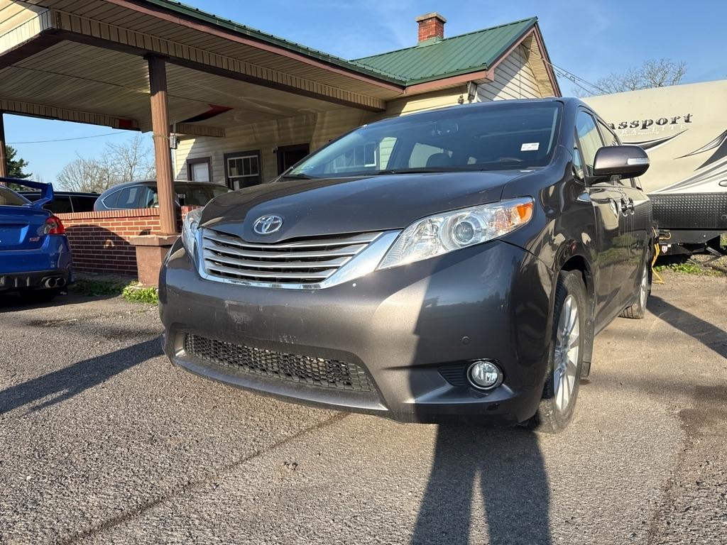 Toyota Sienna XLE FWD 8-Passenger V6 2013