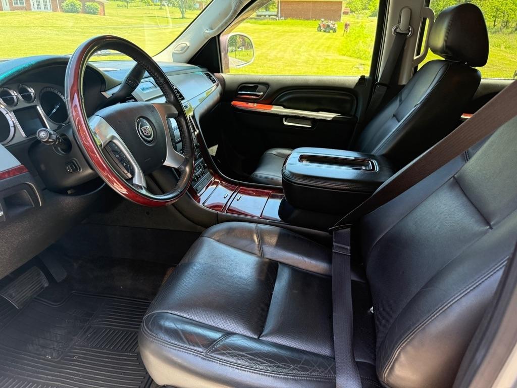 Cadillac Escalade ESV AWD Luxury 2013