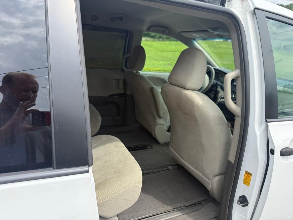 Toyota Sienna FWD 7-Passenger V6 2014