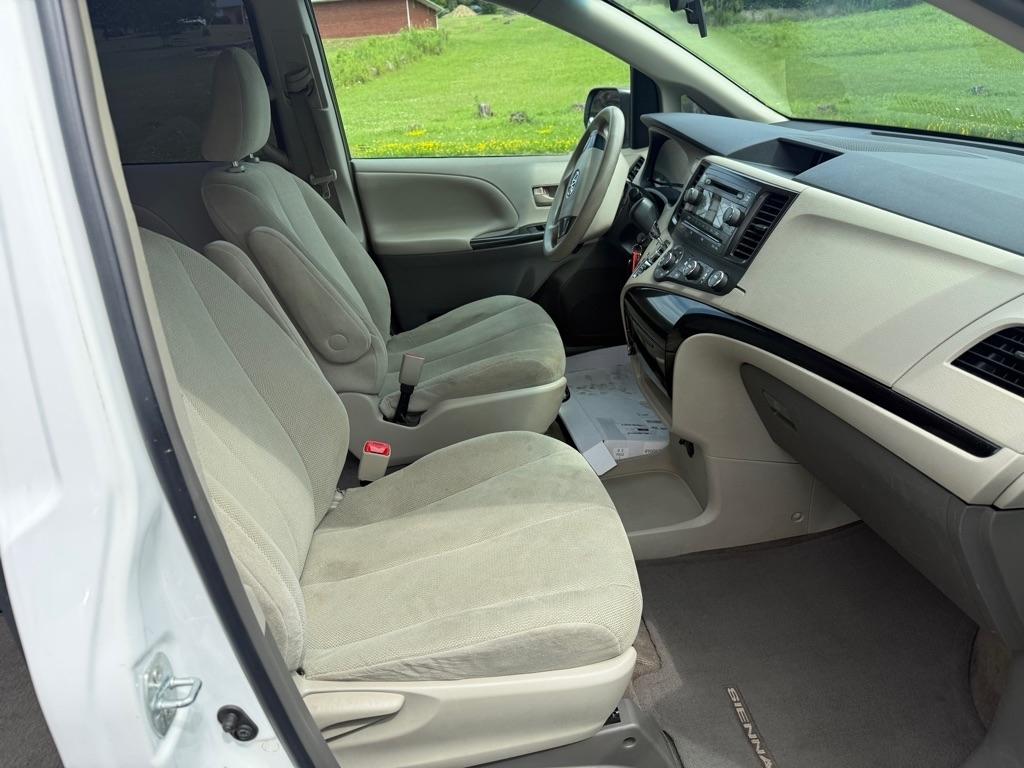 Toyota Sienna FWD 7-Passenger V6 2014