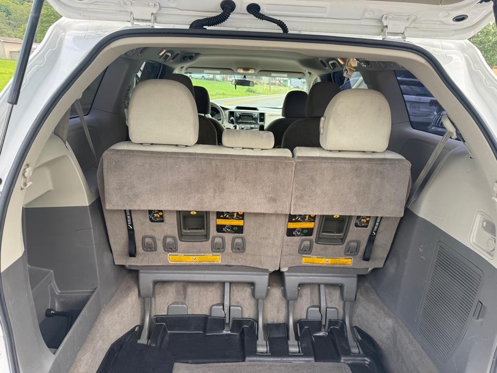 Toyota Sienna FWD 7-Passenger V6 2014