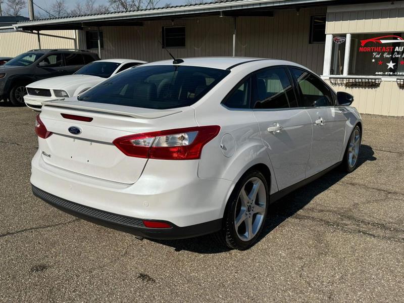 2012 Ford Focus Titanium Sedan photo 4