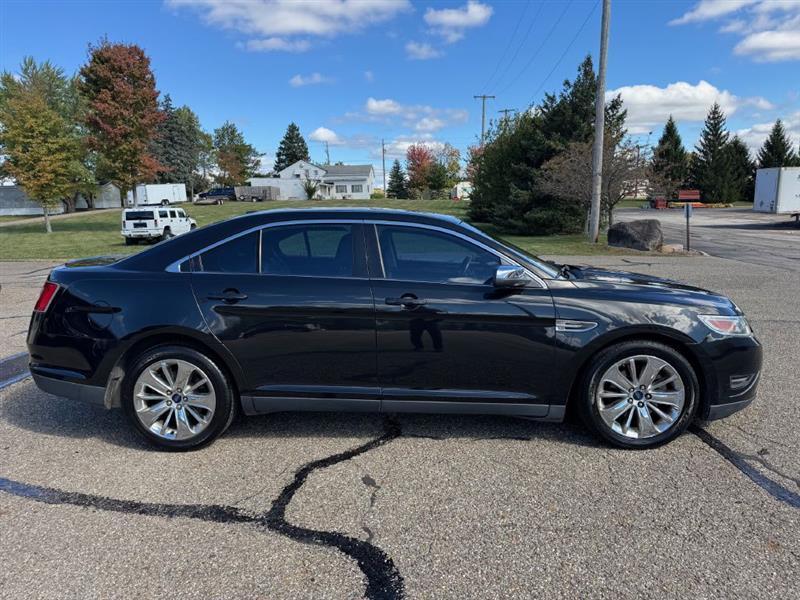 Ford Taurus Limited FWD 2012