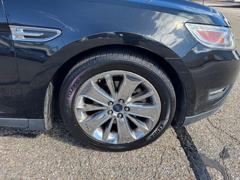 Ford Taurus Limited FWD 2012