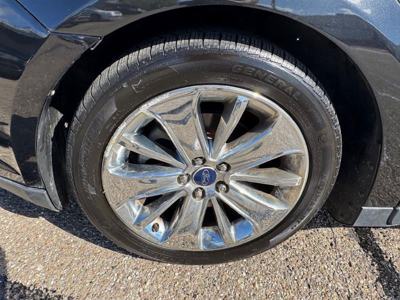 Ford Taurus Limited FWD 2012