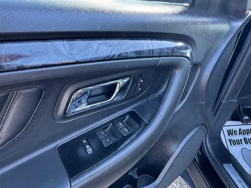 Ford Taurus Limited FWD 2012
