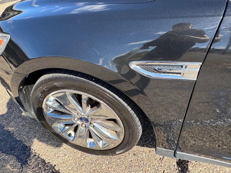 Ford Taurus Limited FWD 2012