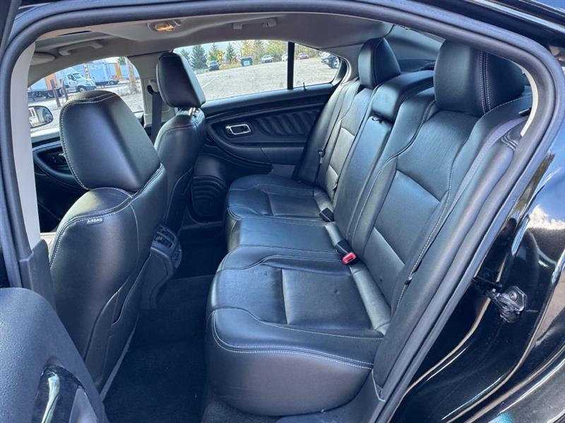 Ford Taurus Limited FWD 2012