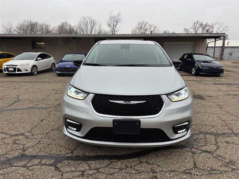 Chrysler Pacifica Touring L 2024