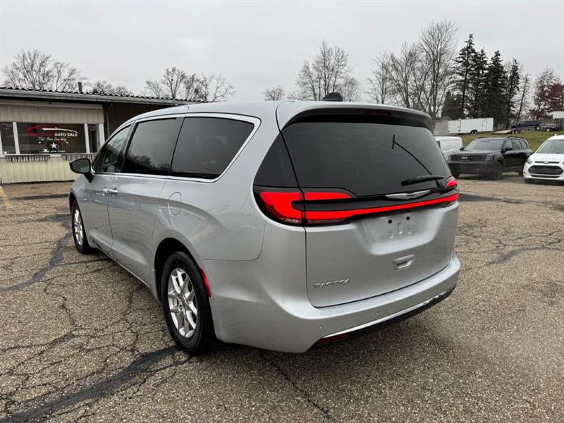 Chrysler Pacifica Touring L 2024