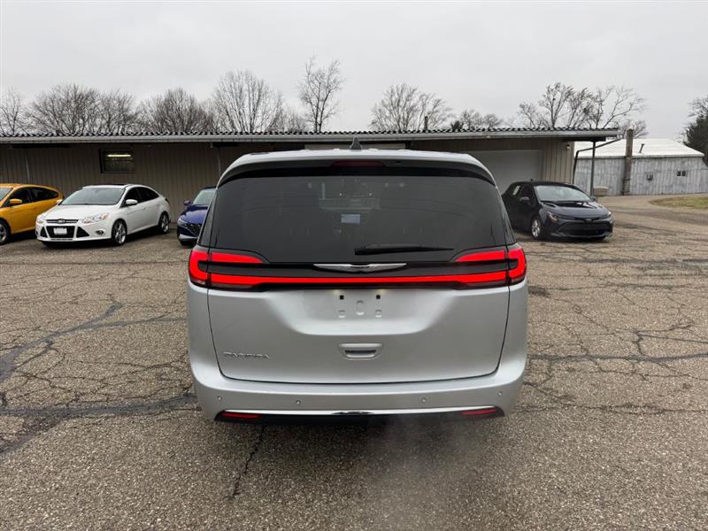 Chrysler Pacifica Touring L 2024