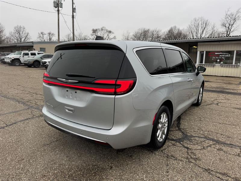 Chrysler Pacifica Touring L 2024