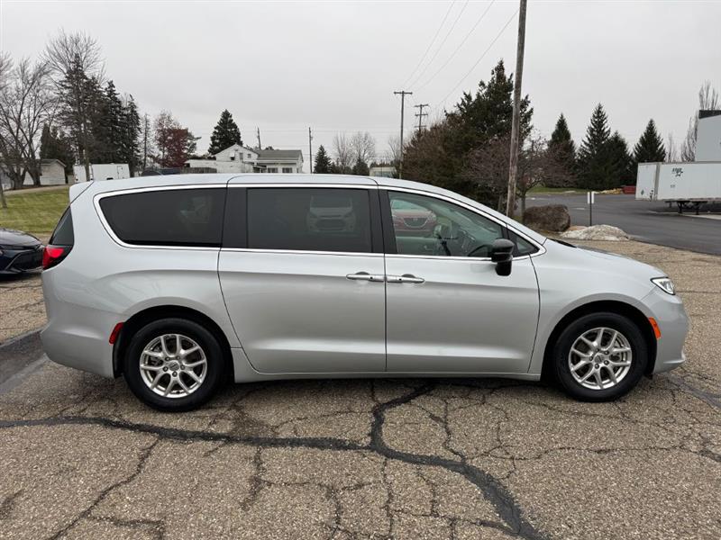 Chrysler Pacifica Touring L 2024