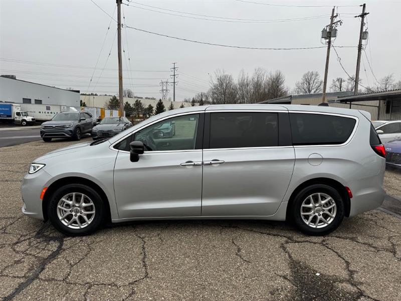 Chrysler Pacifica Touring L 2024