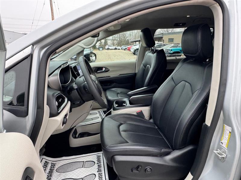 Chrysler Pacifica Touring L 2024