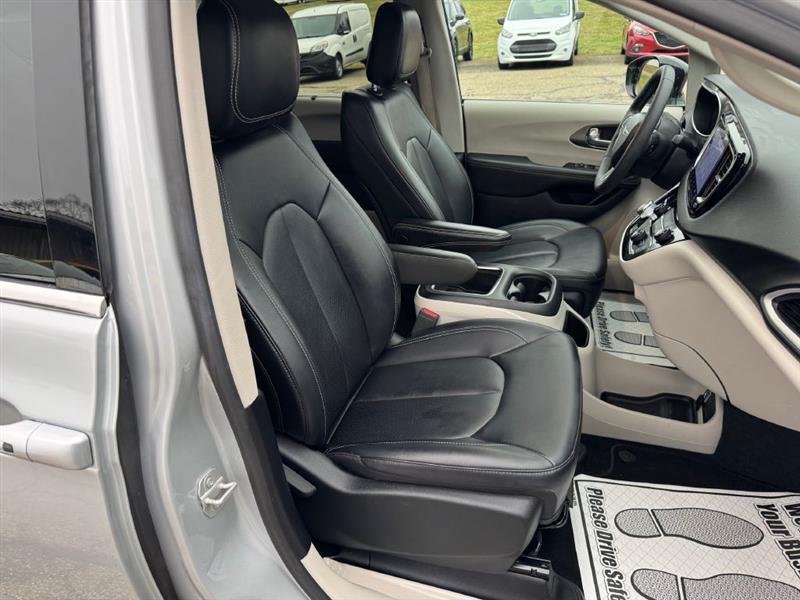 Chrysler Pacifica Touring L 2024