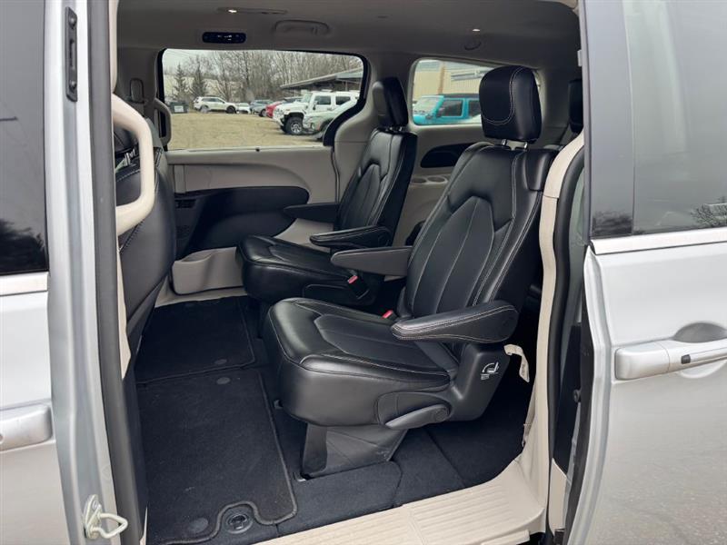 Chrysler Pacifica Touring L 2024