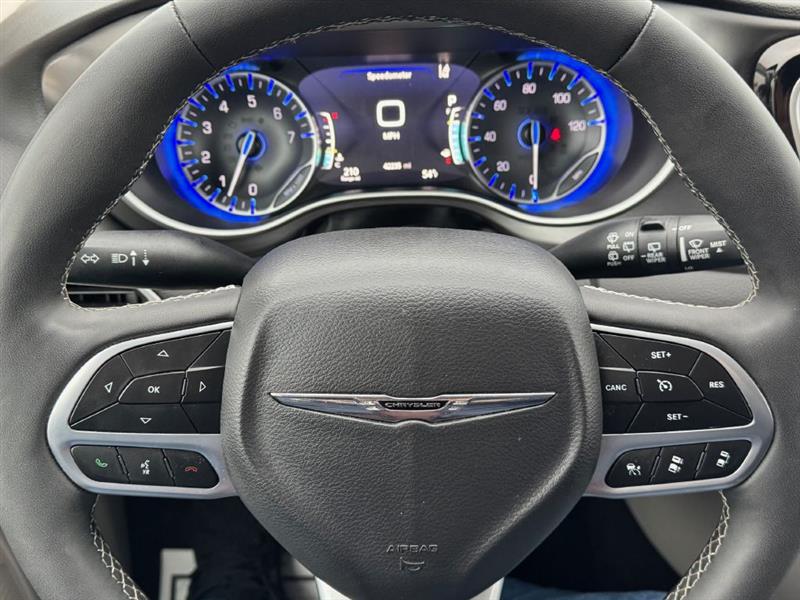 Chrysler Pacifica Touring L 2024