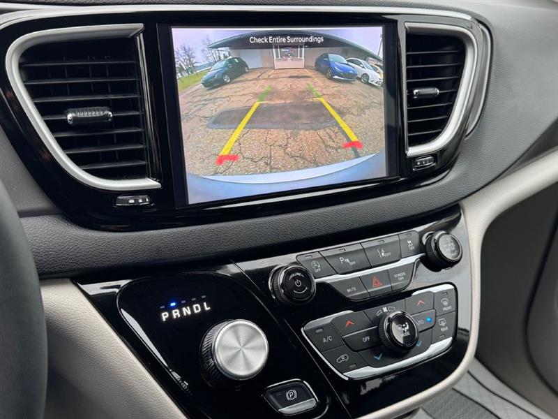 Chrysler Pacifica Touring L 2024