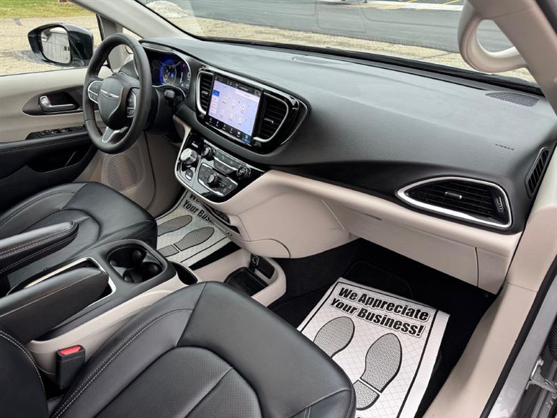 Chrysler Pacifica Touring L 2024