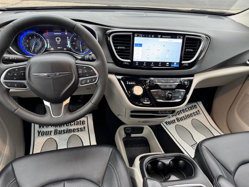 Chrysler Pacifica Touring L 2024