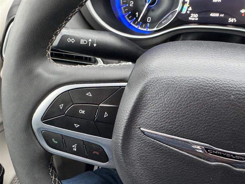 Chrysler Pacifica Touring L 2024