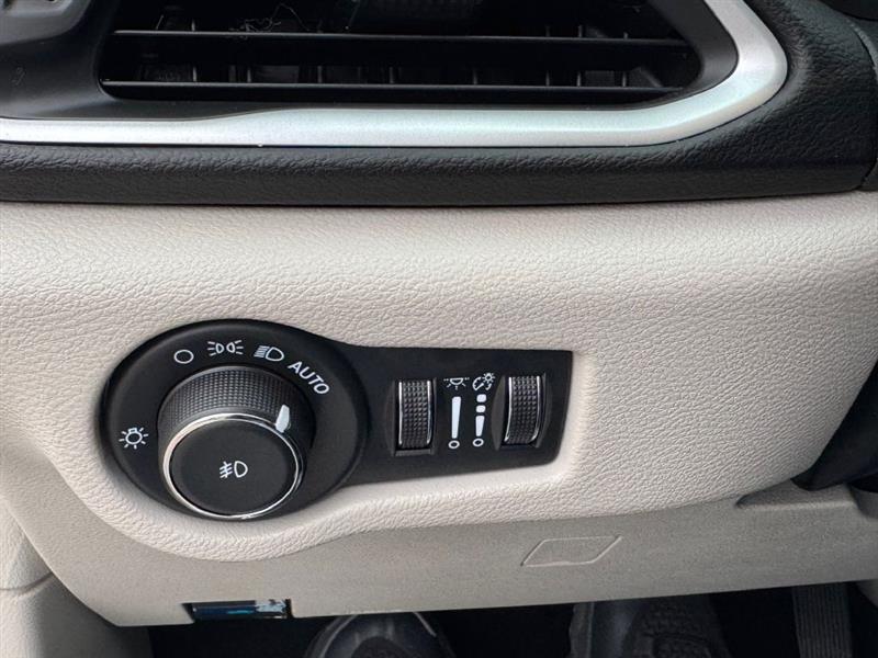 Chrysler Pacifica Touring L 2024