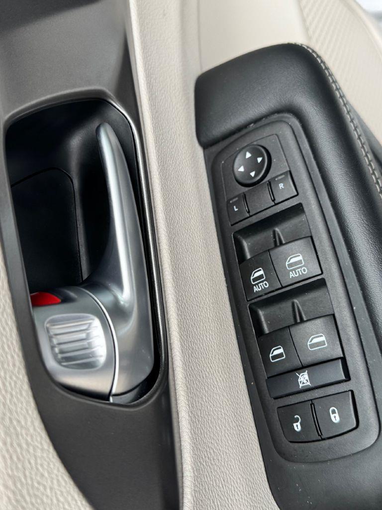 Chrysler Pacifica Touring L 2024