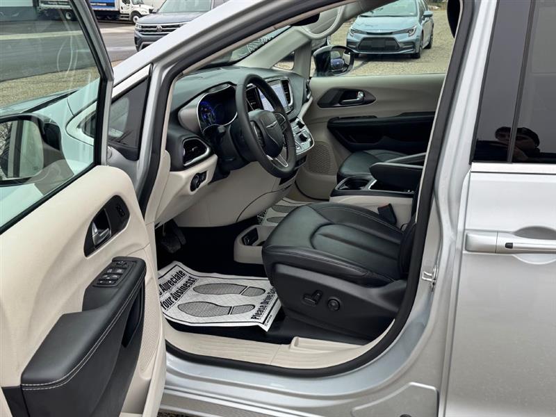 Chrysler Pacifica Touring L 2024