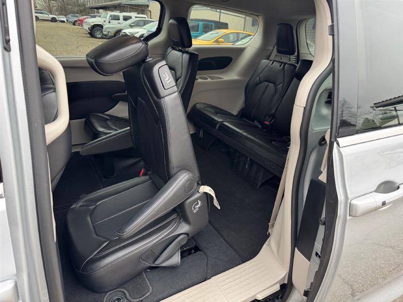 Chrysler Pacifica Touring L 2024