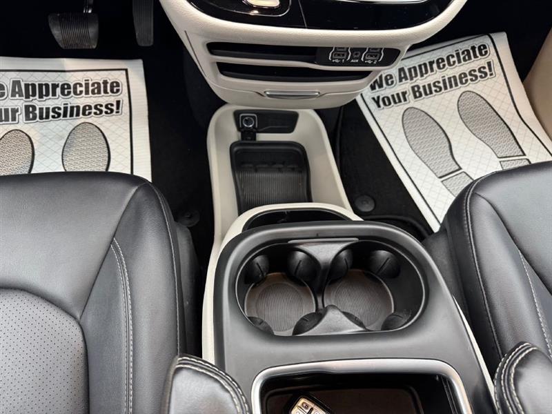 Chrysler Pacifica Touring L 2024