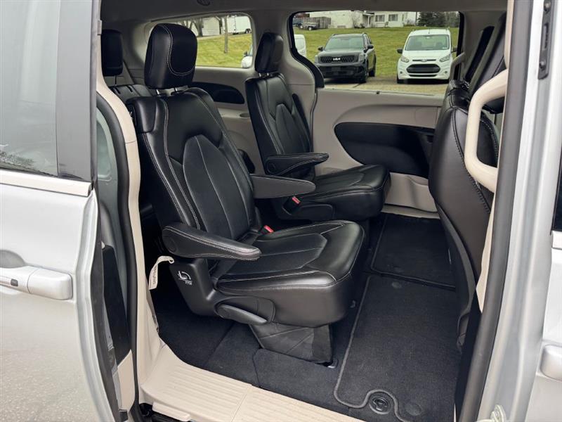 Chrysler Pacifica Touring L 2024