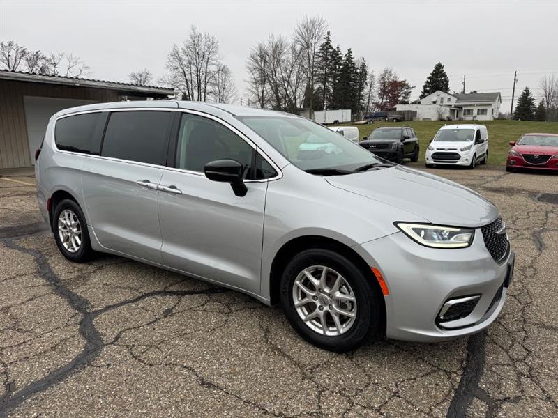 Chrysler Pacifica Touring L 2024