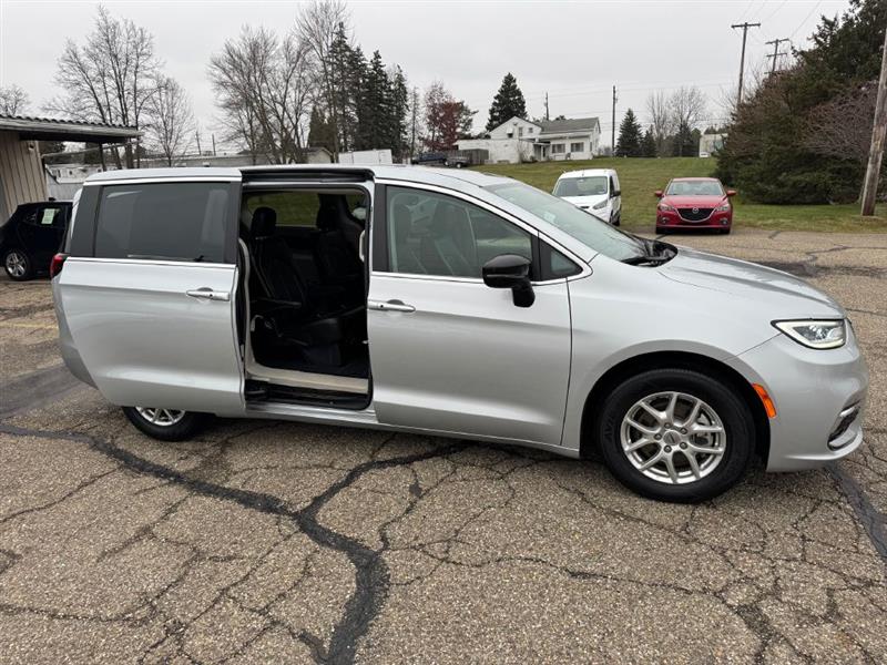 Chrysler Pacifica Touring L 2024
