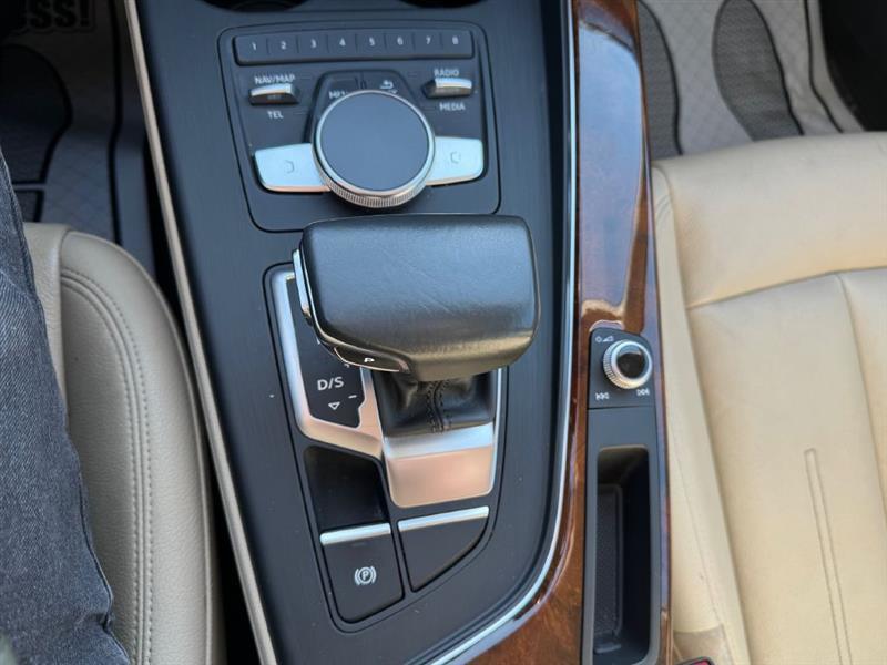 Audi A4 2.0T Prestige quattro Sedan 2017