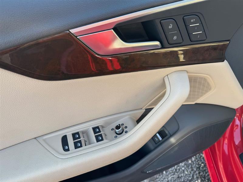 Audi A4 2.0T Prestige quattro Sedan 2017