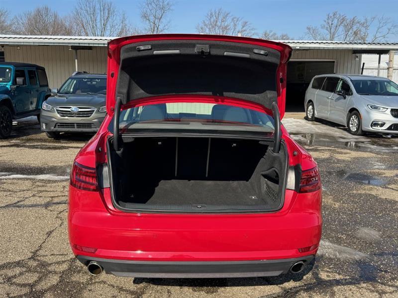 Audi A4 2.0T Prestige quattro Sedan 2017