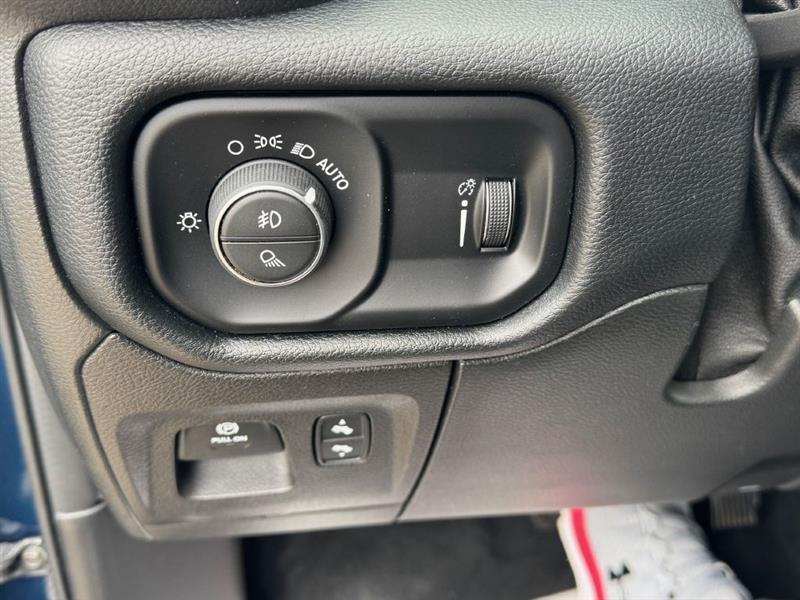 RAM 1500 Big Horn Quad Cab 4WD 2021