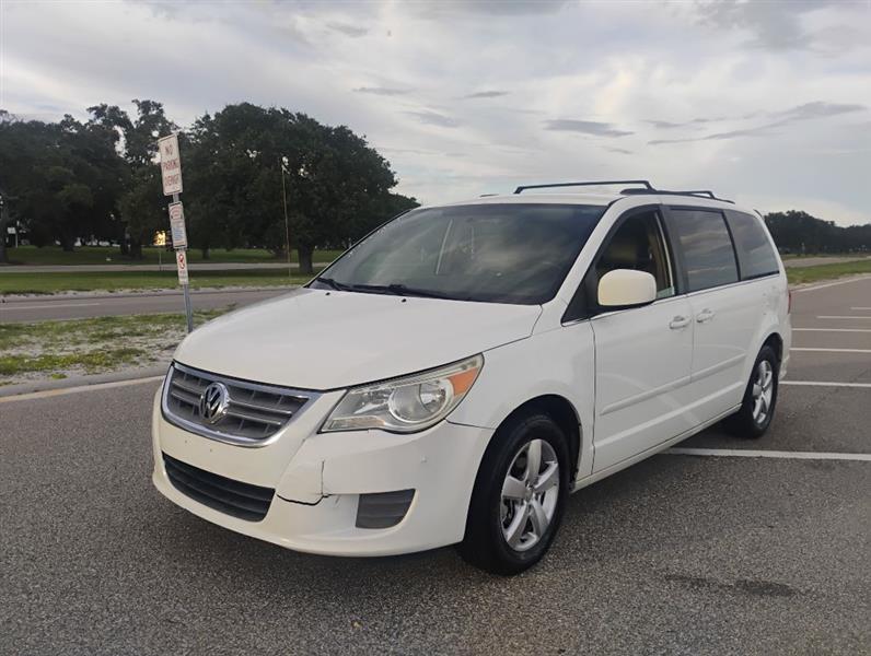 2011 Volkswagen Routan SE
