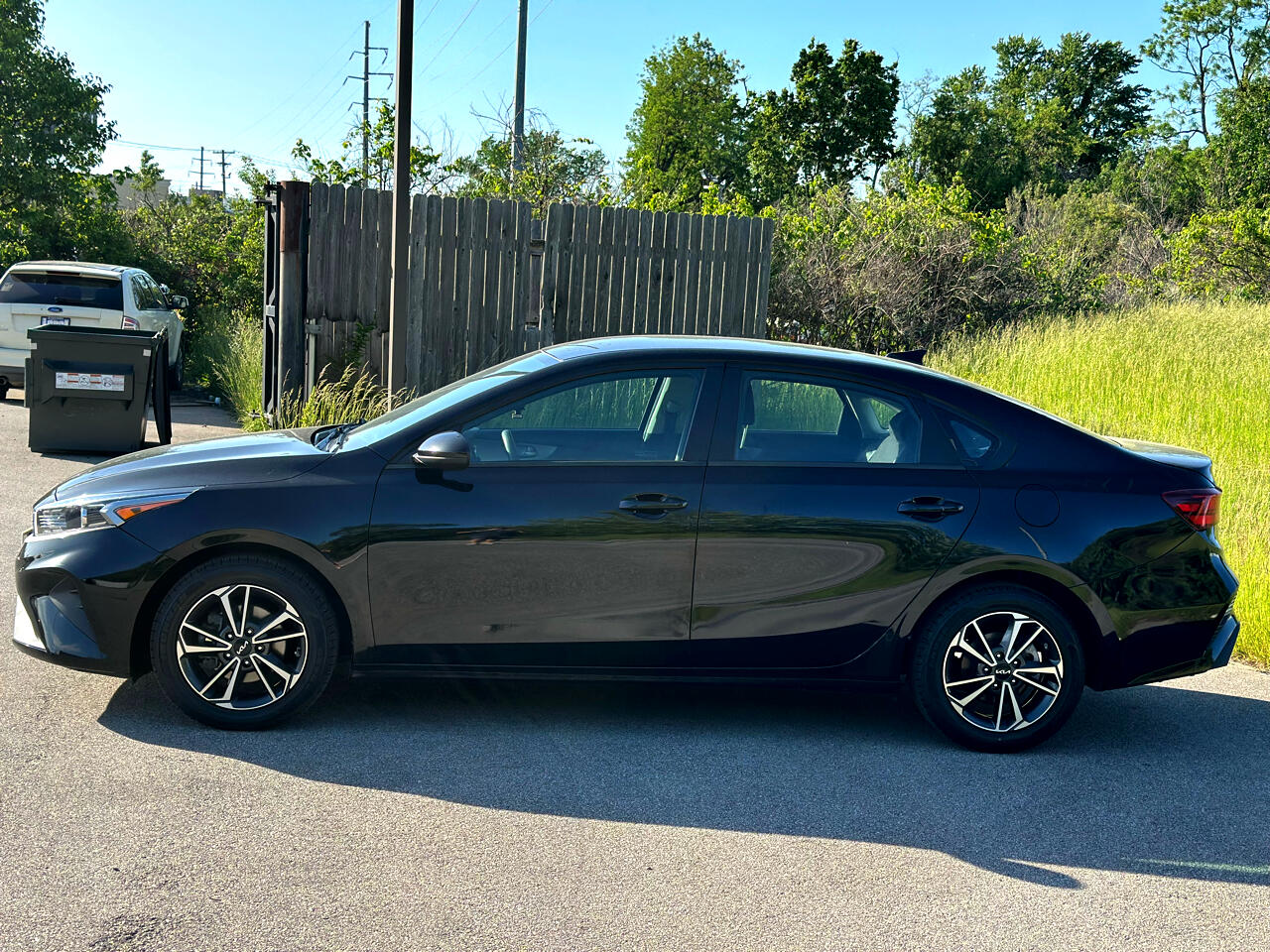2023 Kia Forte LXS photo 2