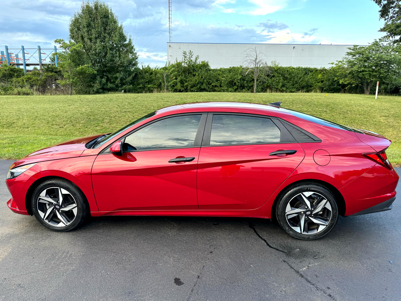 2023 Hyundai Elantra SEL photo 2