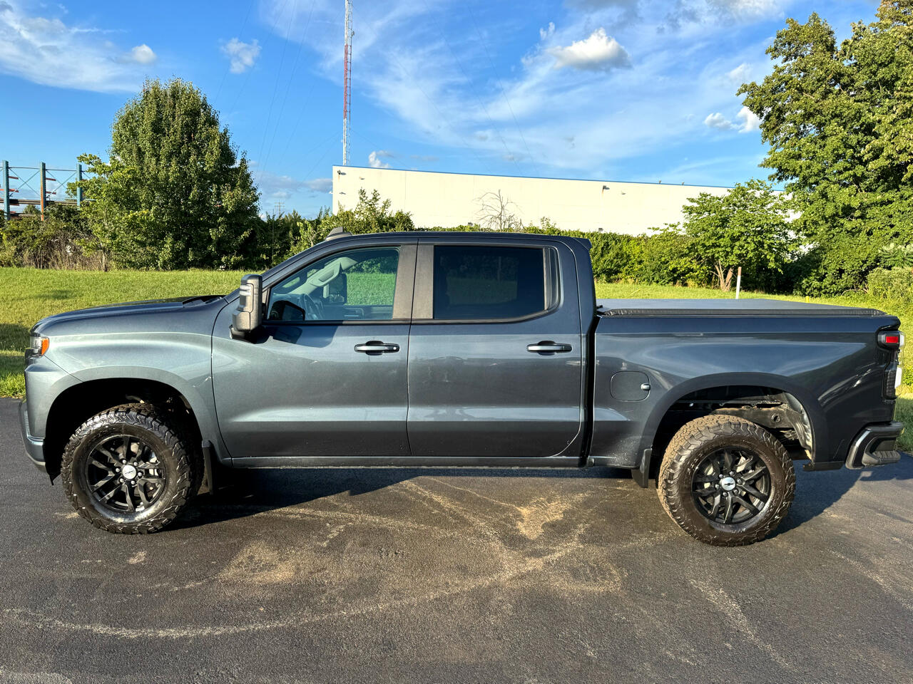 2020 Chevrolet Silverado 1500 RST photo 2