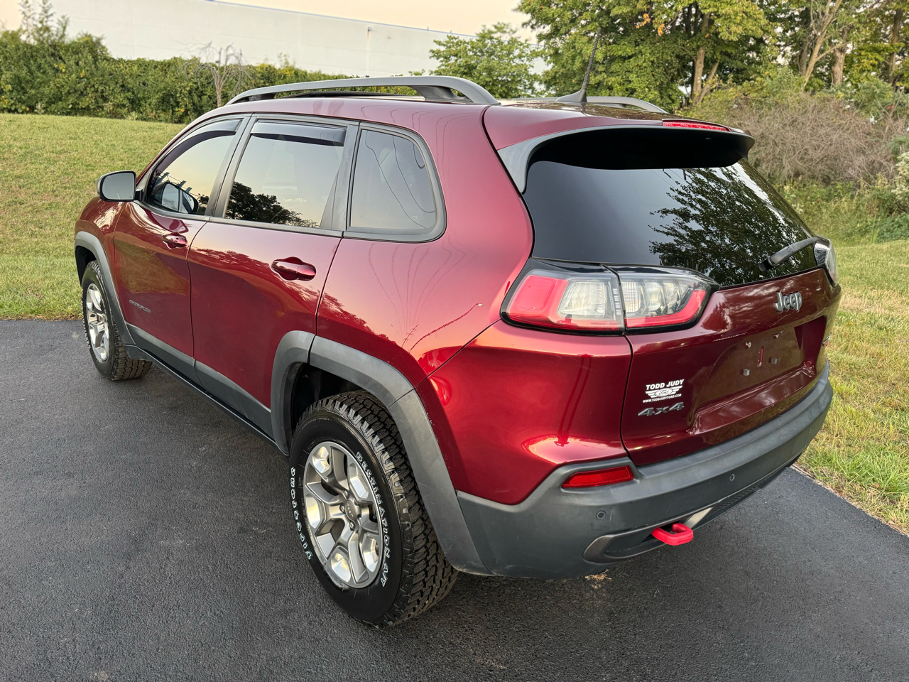 2019 Jeep Cherokee Trailhawk photo 2