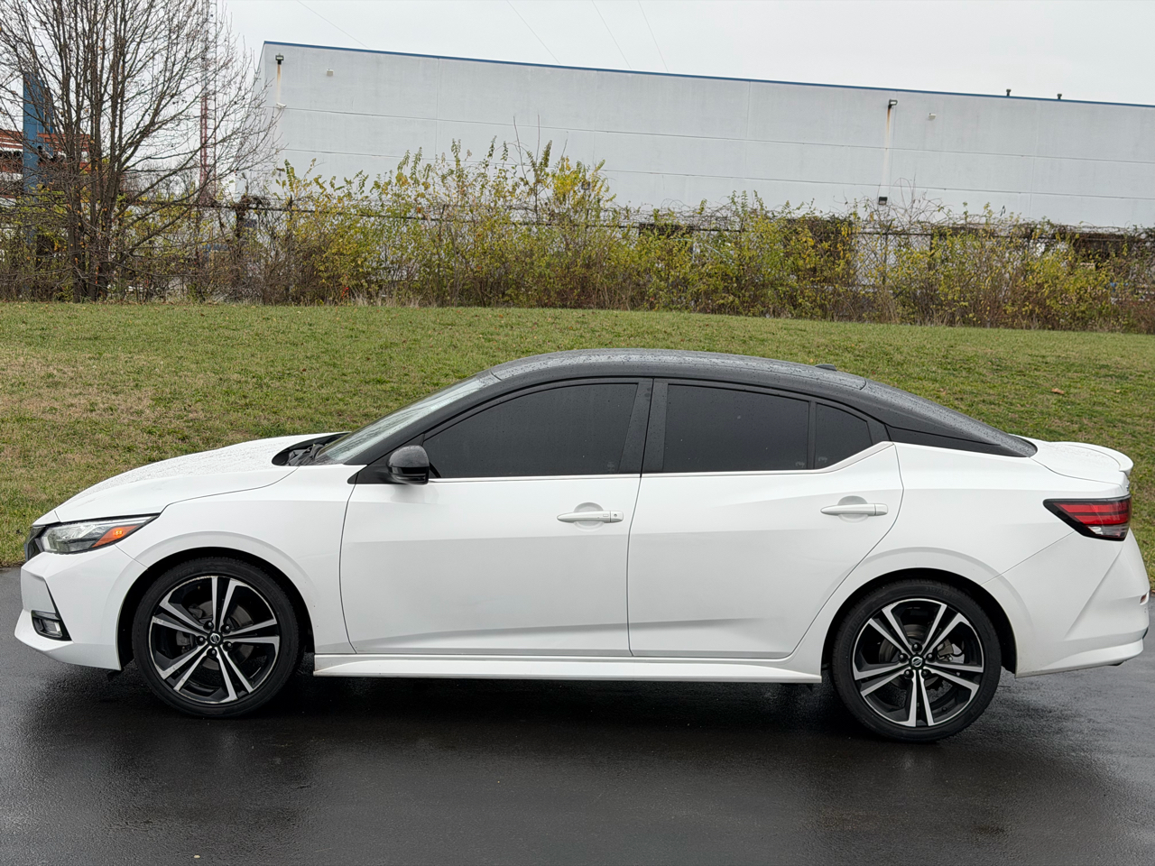 2023 Nissan Sentra SR photo 2