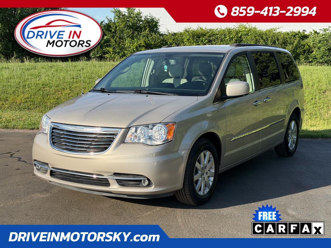 2015 Chrysler Town & Country Touring's photo