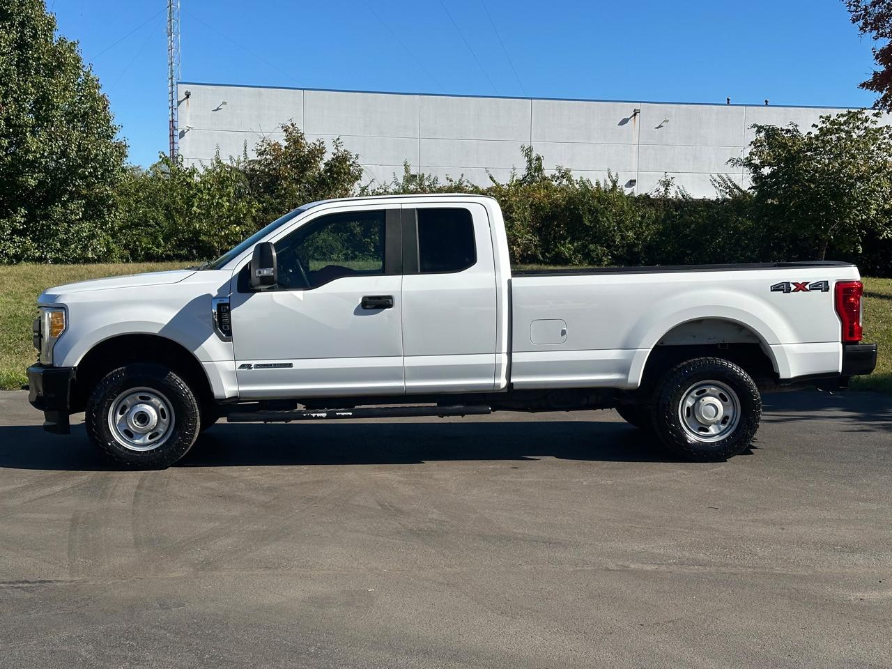 Ford Super Duty F-250 SRW XL 4WD SuperCab 8' Box 2017