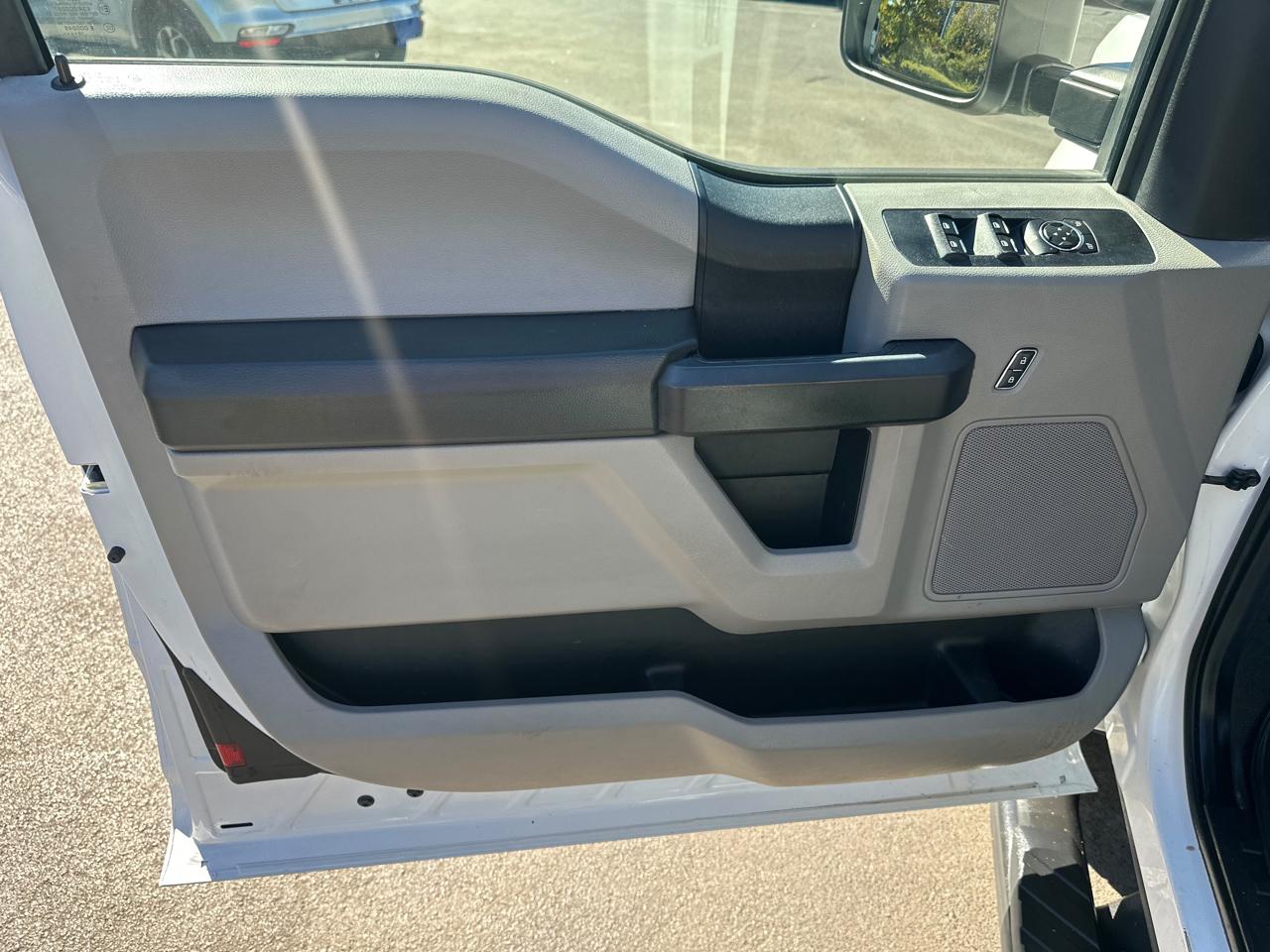 Ford Super Duty F-250 SRW XL 4WD SuperCab 8' Box 2017