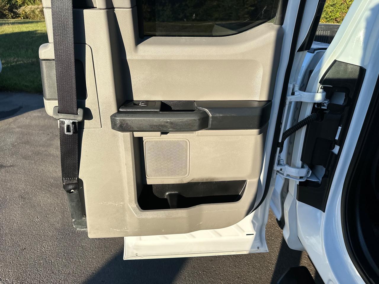 Ford Super Duty F-250 SRW XL 4WD SuperCab 8' Box 2022