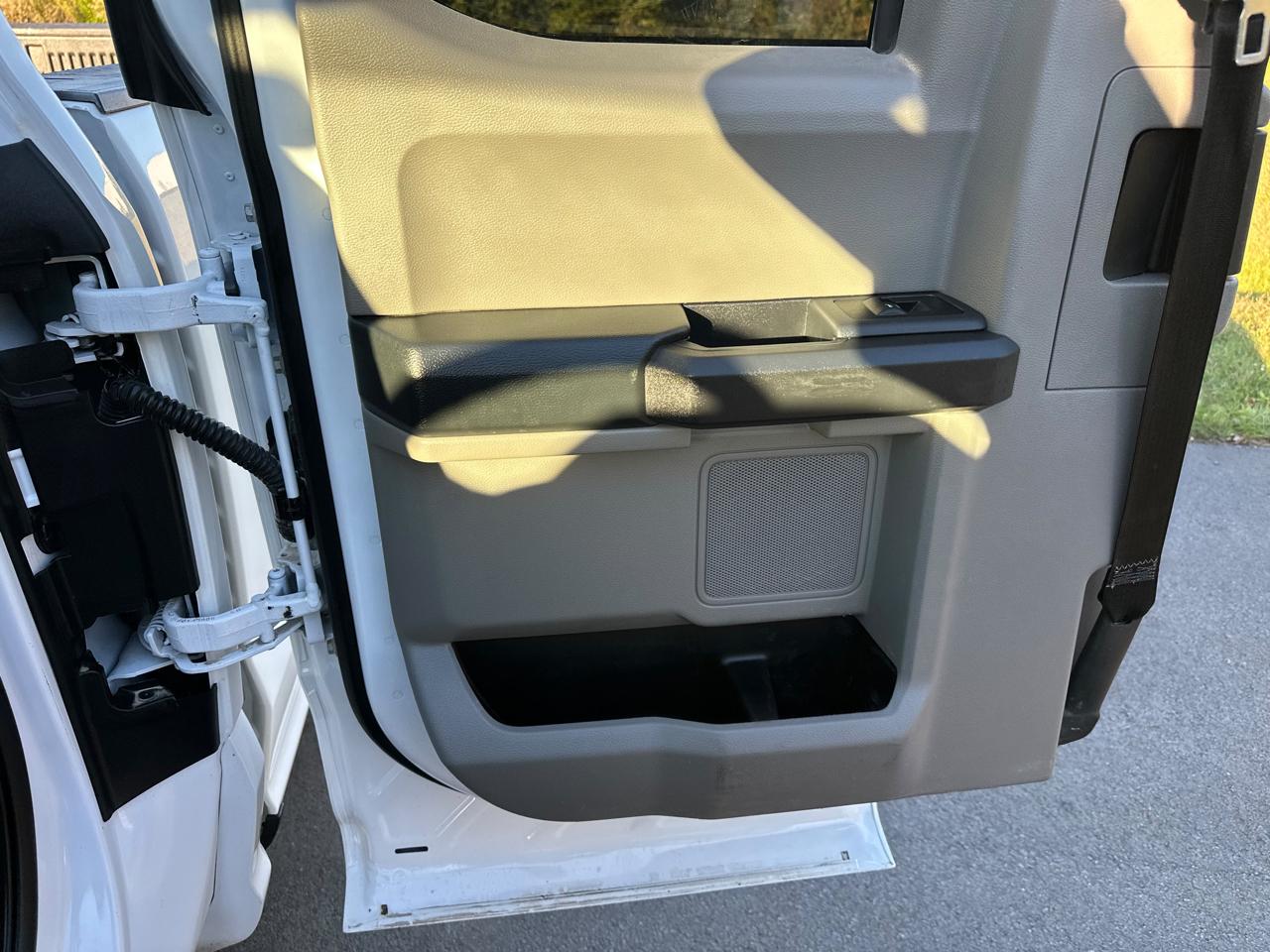 Ford Super Duty F-250 SRW XL 4WD SuperCab 8' Box 2022