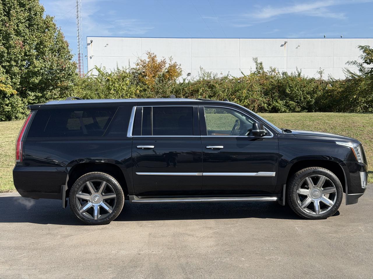 Cadillac Escalade ESV 4WD 4dr Luxury Collection 2016